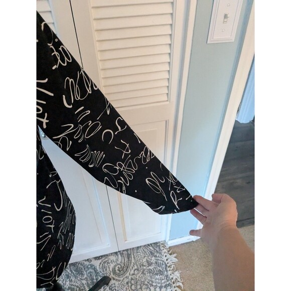 Josephine Chaus Studio Top Womens M Blouse Black White Script Graffiti Pullover - Picture 5 of 12